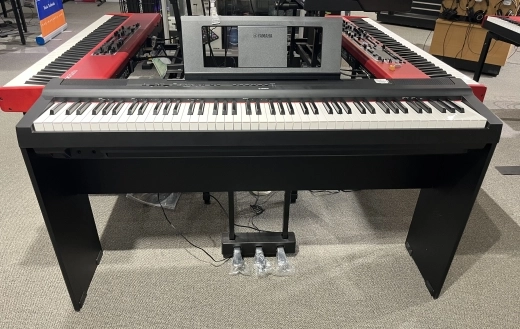 Yamaha - P125 B w/ Stand + Pedal Unit